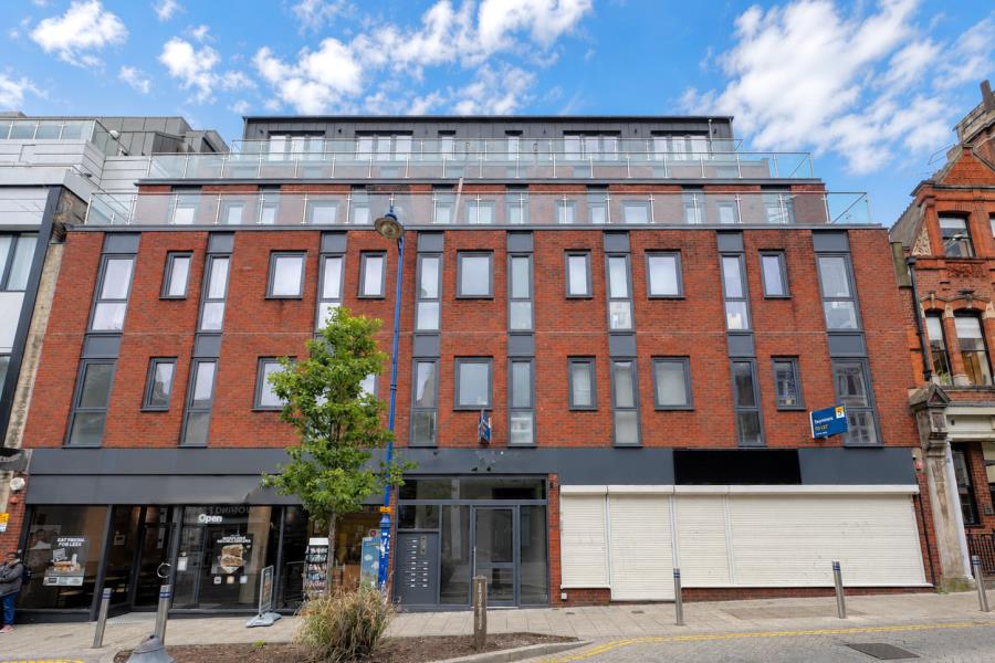 Flat Chertsey Road in Woking