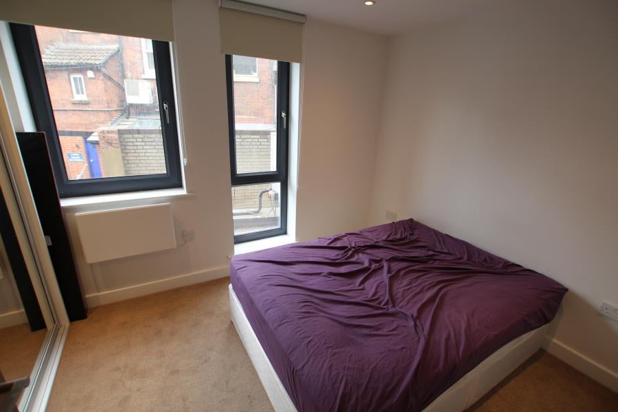 Flat Chertsey Road in Woking