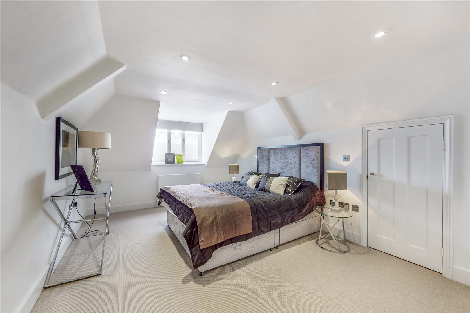 Flat Queen's Gate Terrace in Greater London