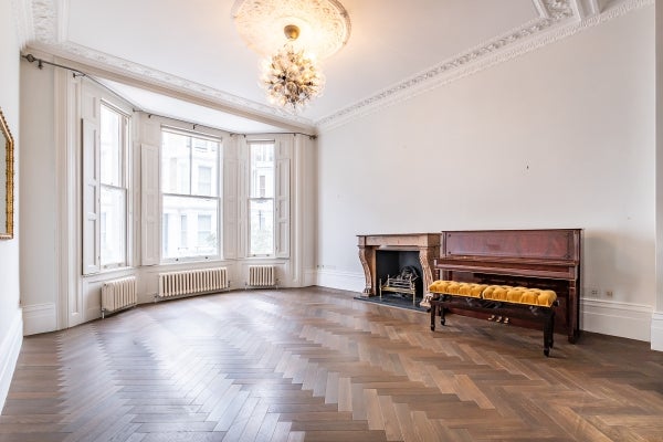 Flat Stafford Terrace in London