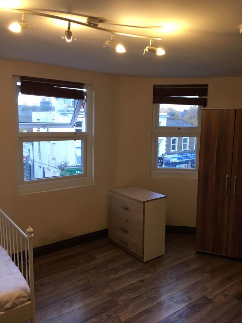 Flat Uxbridge Road in London
