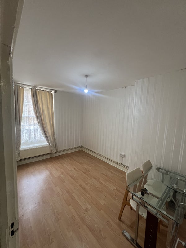 Flat Amhurst Road in Greater London