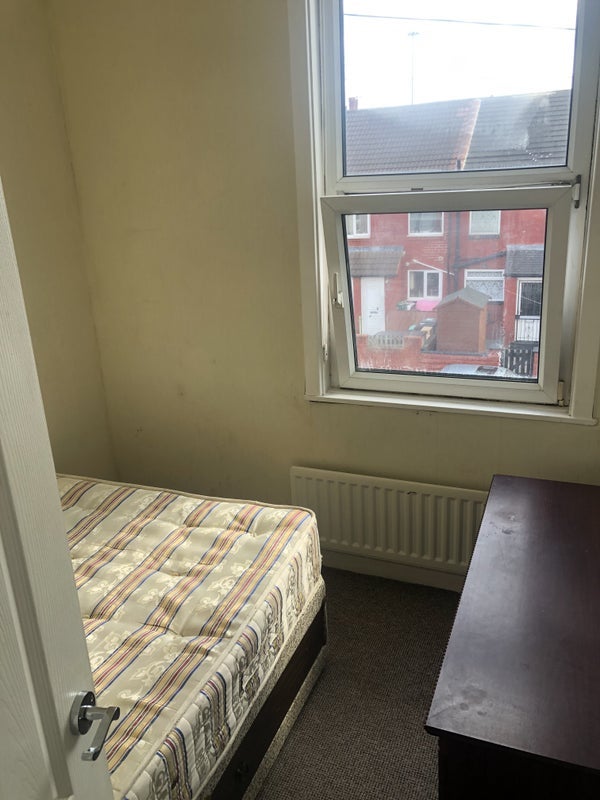 Room Longroyd Place in Leeds