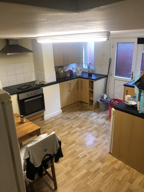 Room Longroyd Place in Leeds