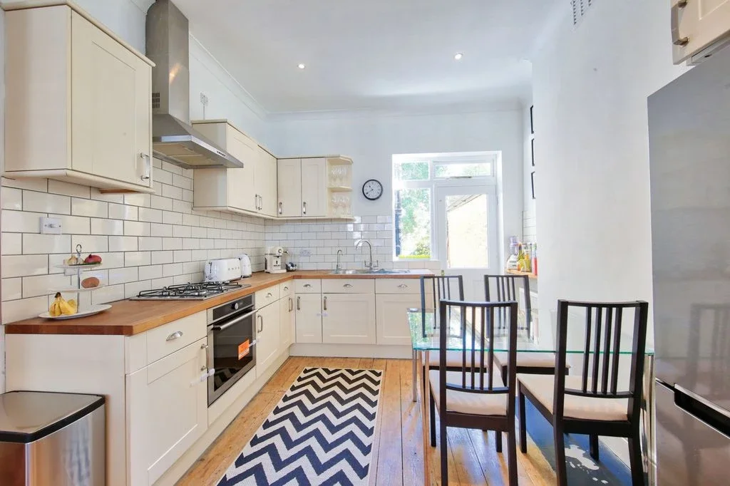 Flat Herndon Road in Greater London