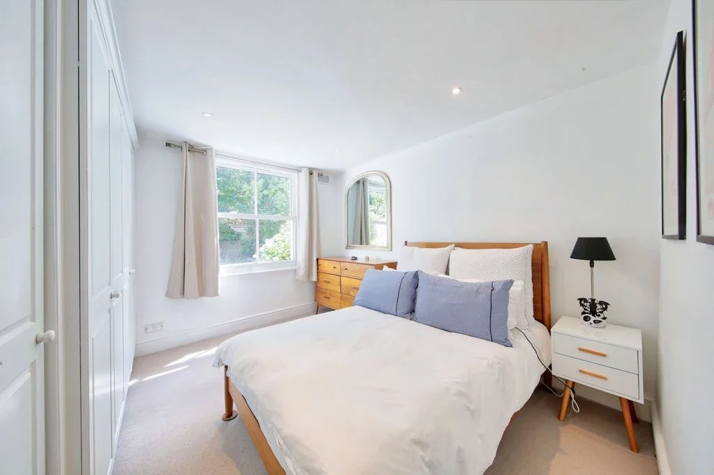Flat Herndon Road in Greater London