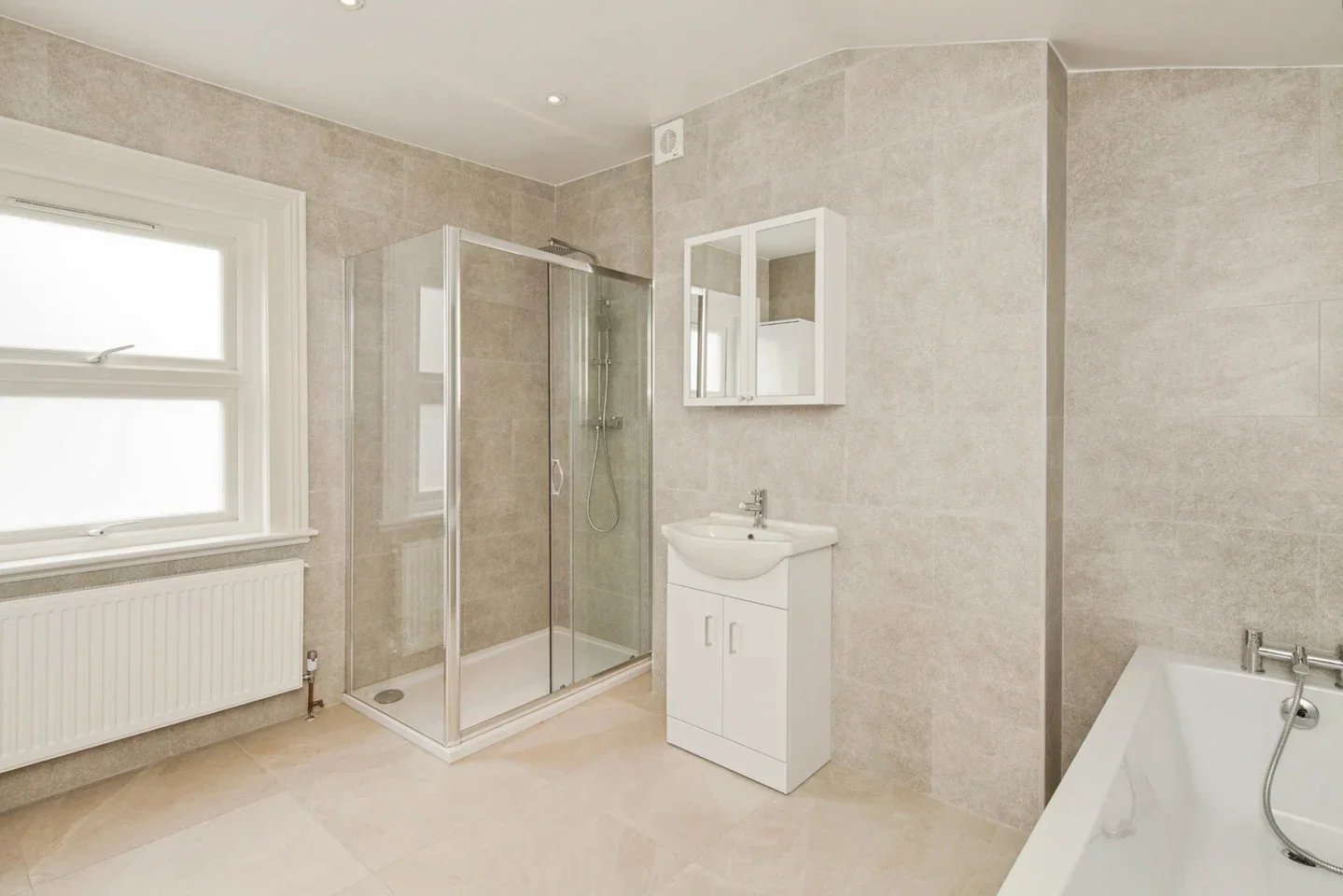 Flat Lordship Lane in Greater London