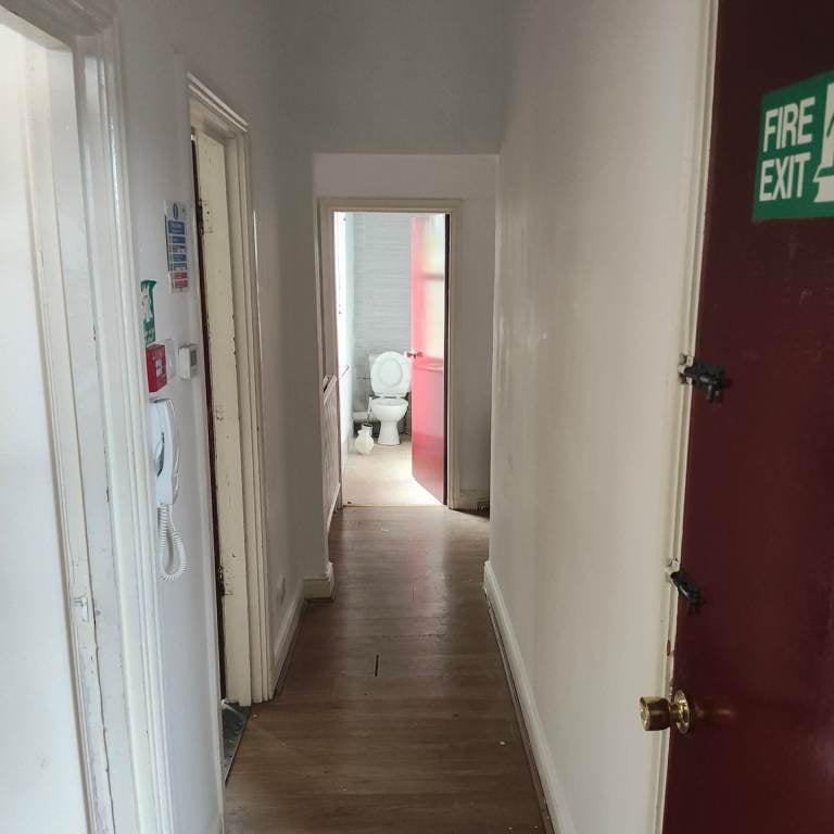Flat Dale Terrace in Nottingham