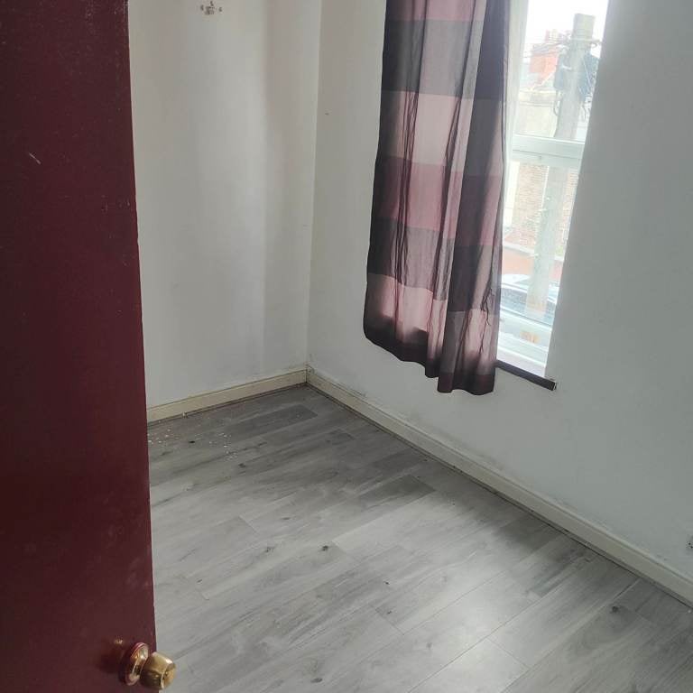 Flat Dale Terrace in Nottingham