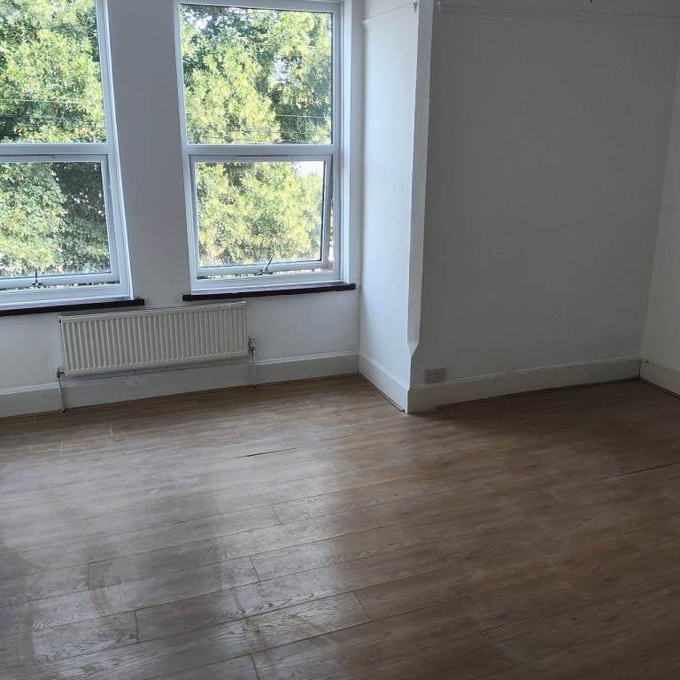 Flat Dale Terrace in Nottingham