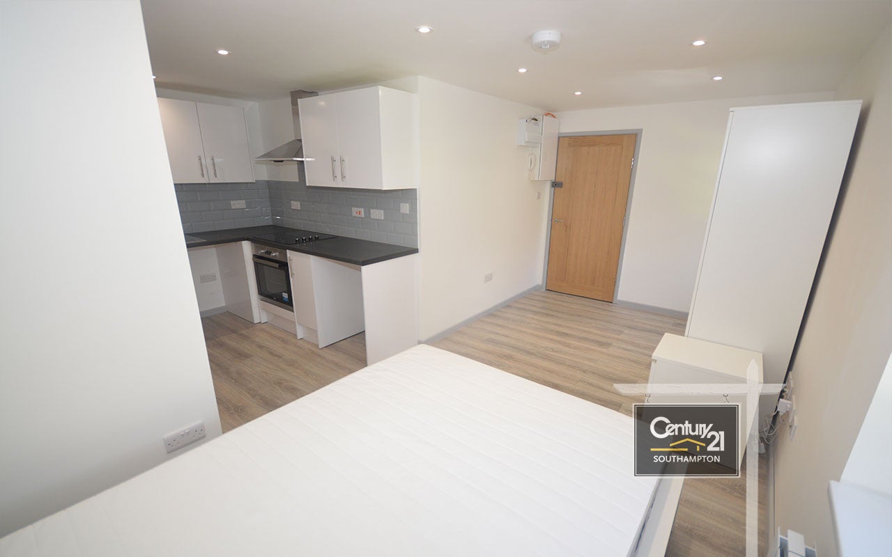 Flat Craven Walk in Southampton