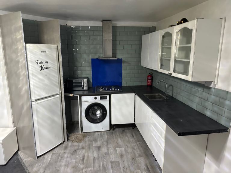 Flat Buckhurst Road in Manchester