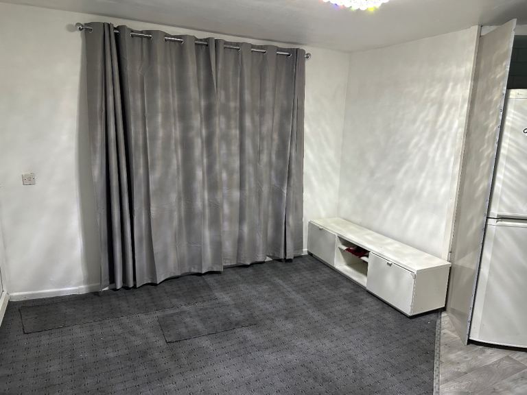 Flat Buckhurst Road in Manchester