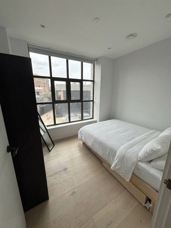 Room Stanton Walk in Greater London
