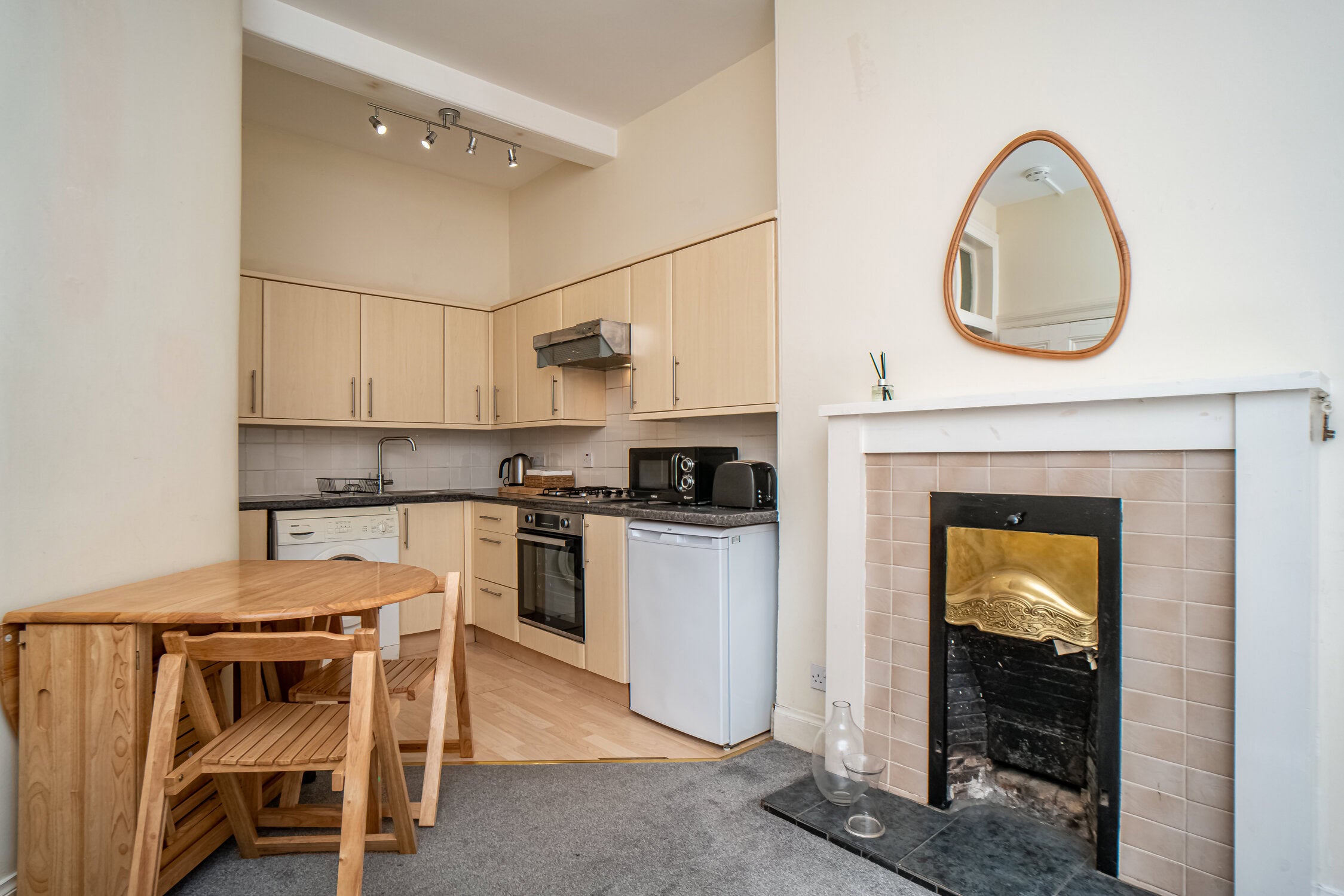 Flat Comiston Terrace in City of Edinburgh