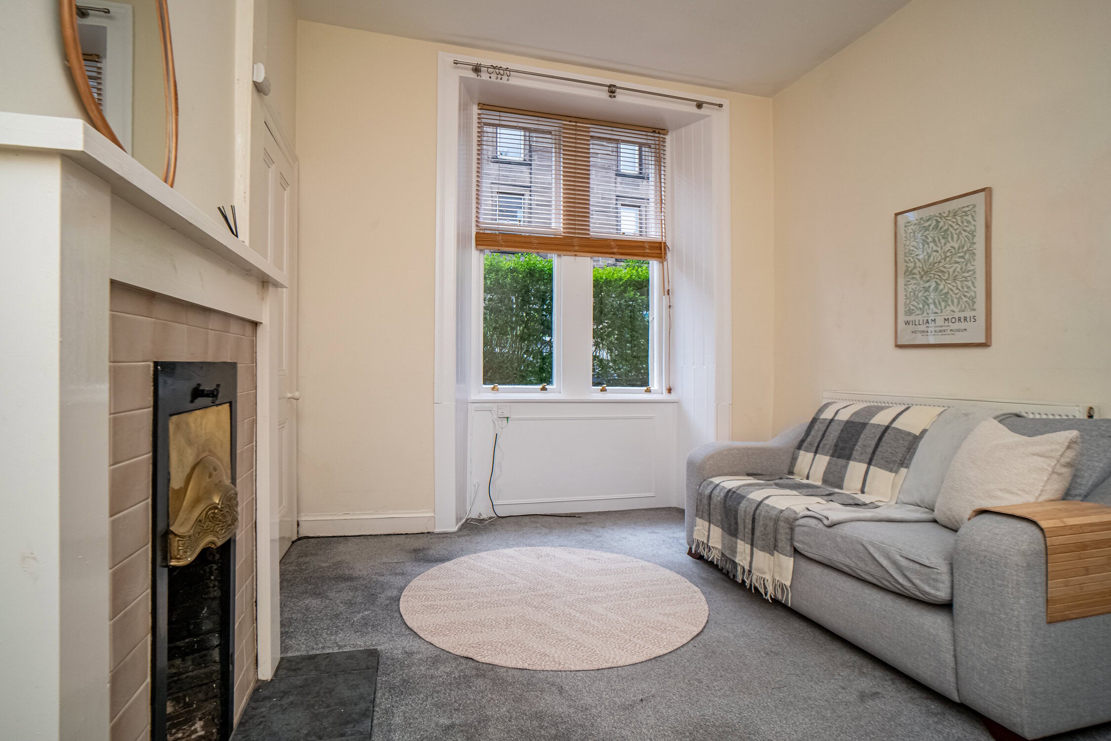 Flat Comiston Terrace in City of Edinburgh