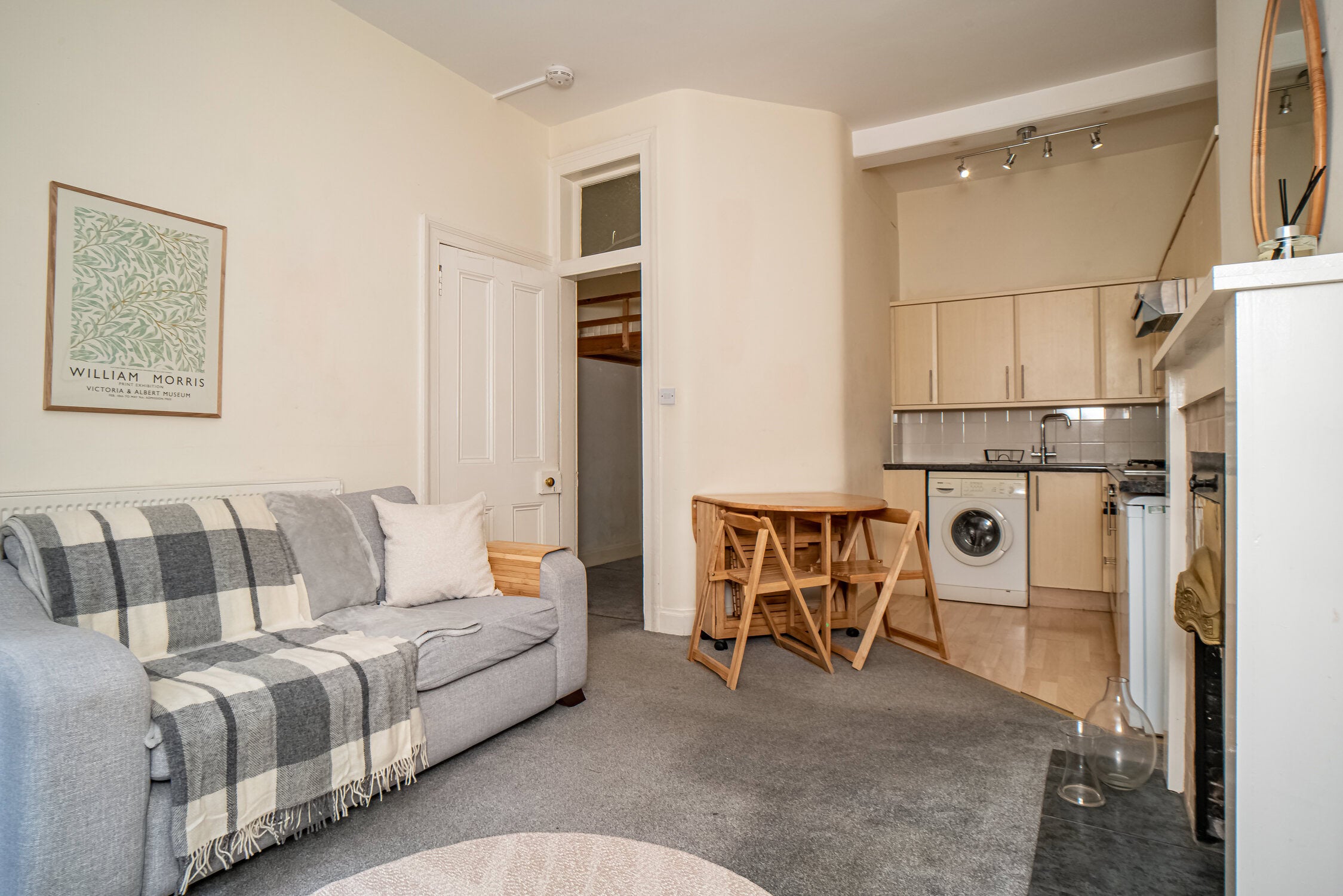 Flat Comiston Terrace in City of Edinburgh