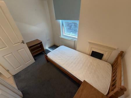 Room Westleigh Way in Wrexham