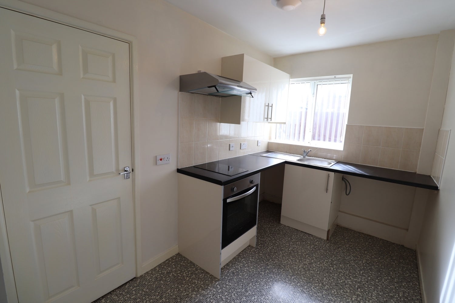 Flat Holmsdale Road in Coventry