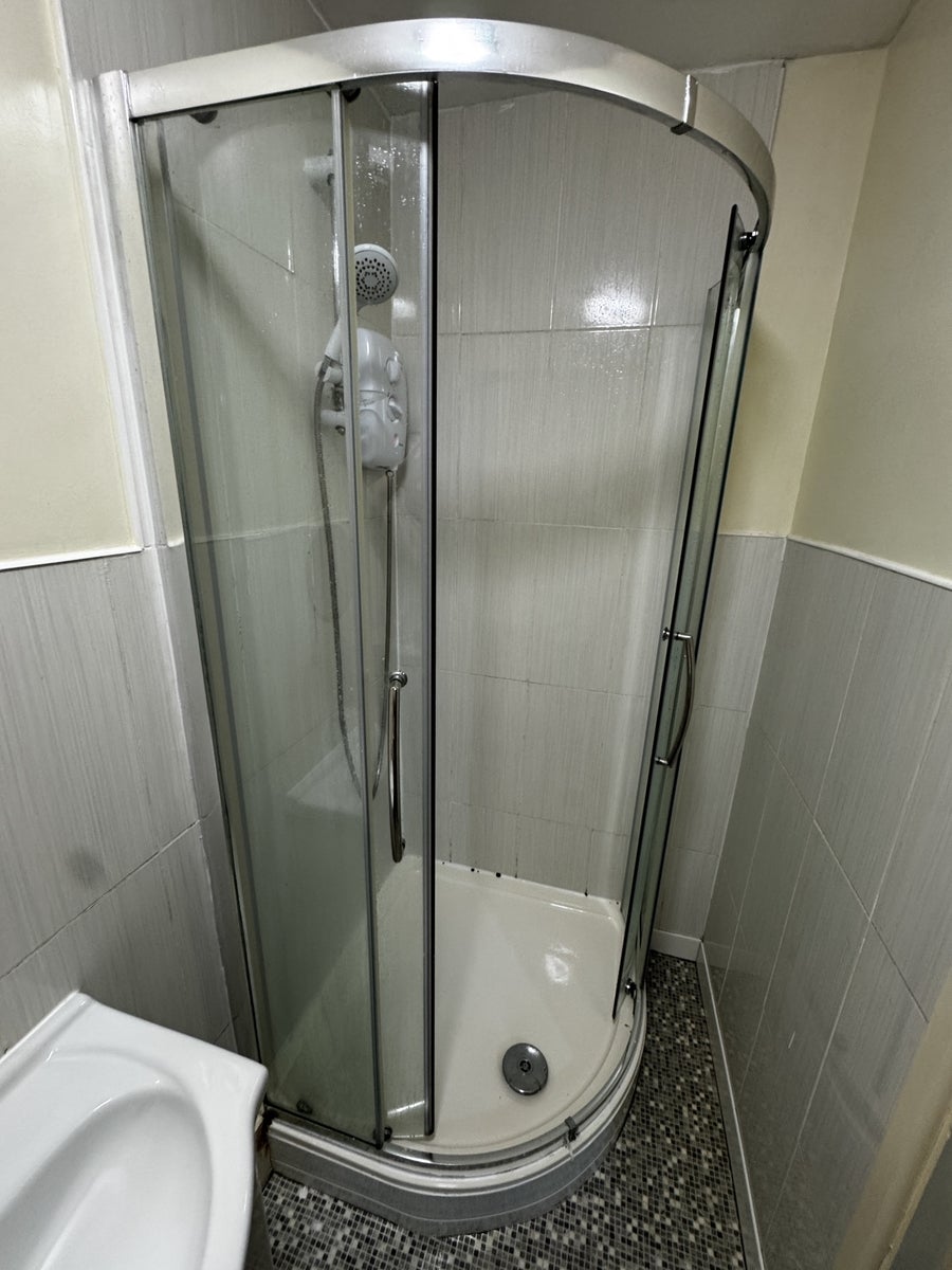 Flat Holmsdale Road in Coventry
