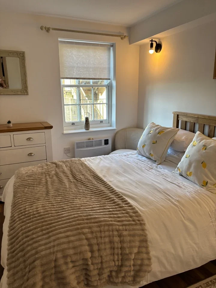 Room New Road in Rochester