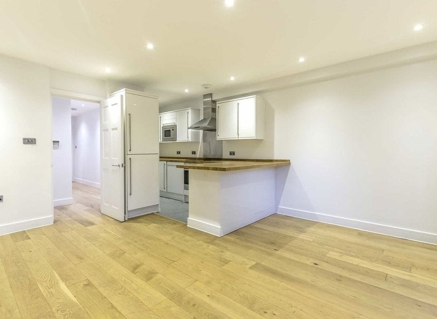 Flat Watercress Place in Greater London