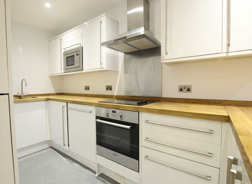 Flat Watercress Place in Greater London