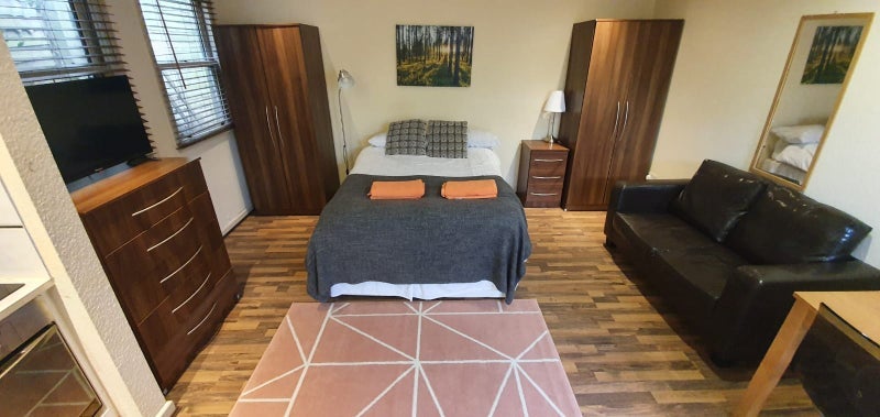 Flat Cranhurst Road in Greater London