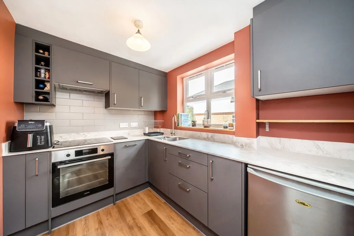 Flat Fairfax Road in Greater London