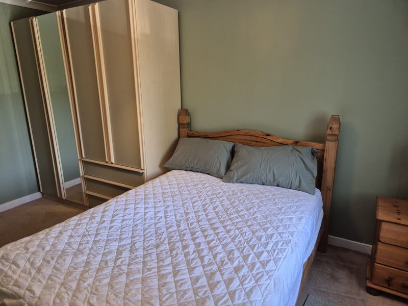 Room Manor Avenue in Trafford