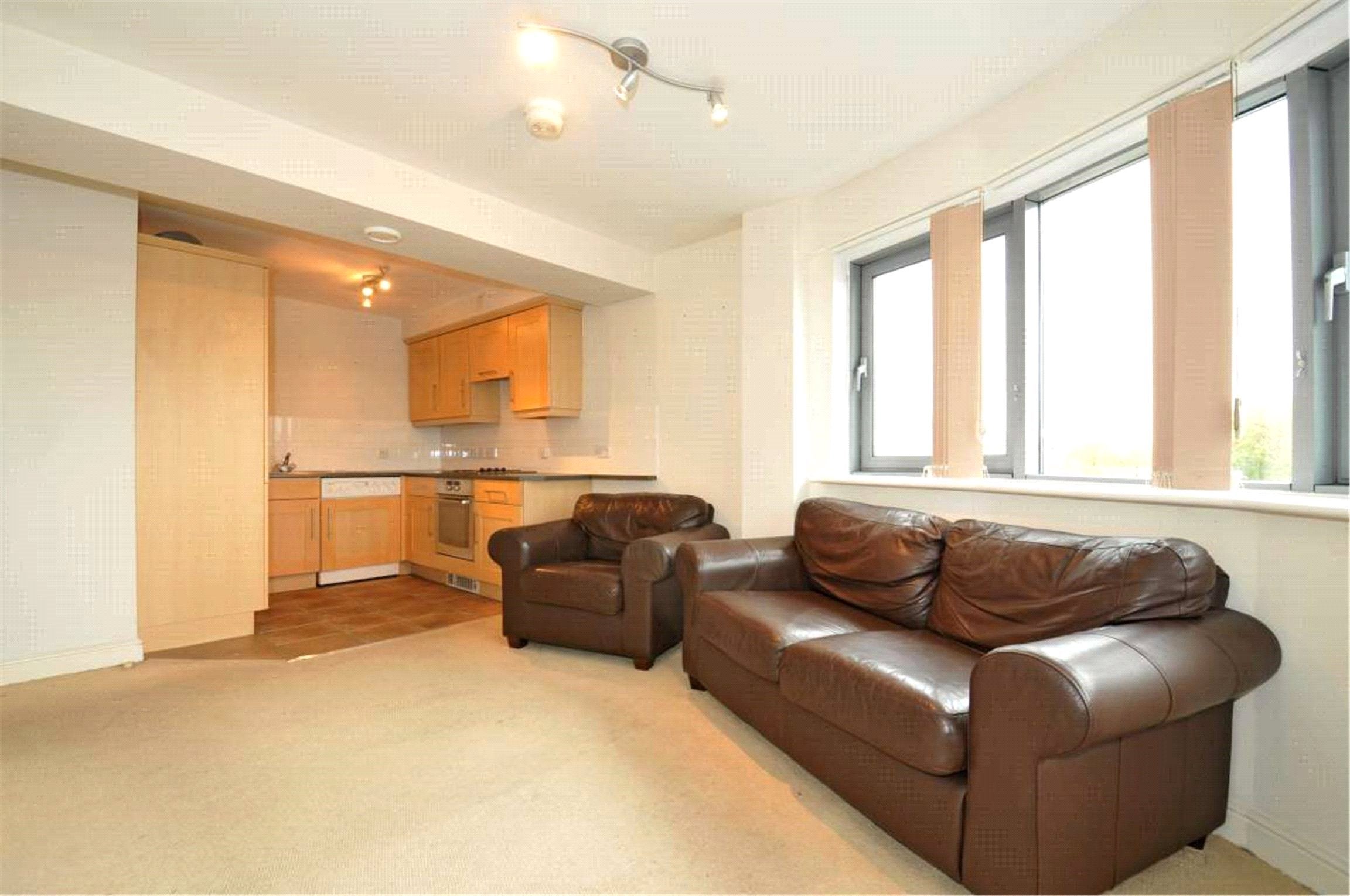 Flat Dennett Road in Greater London