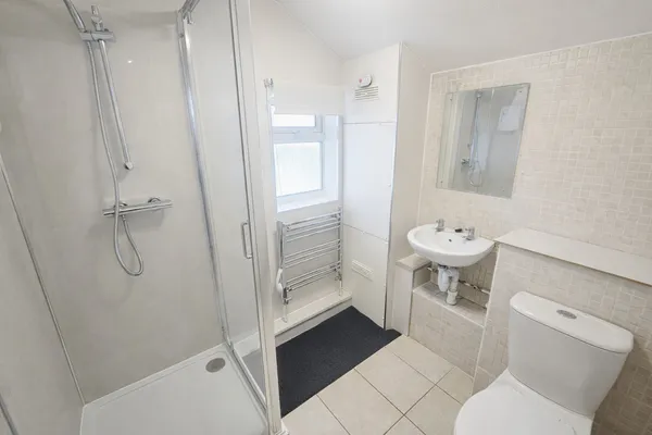 Flat Gladstone Road in Maidstone