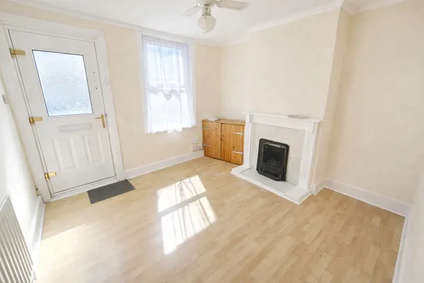Flat Gladstone Road in Maidstone
