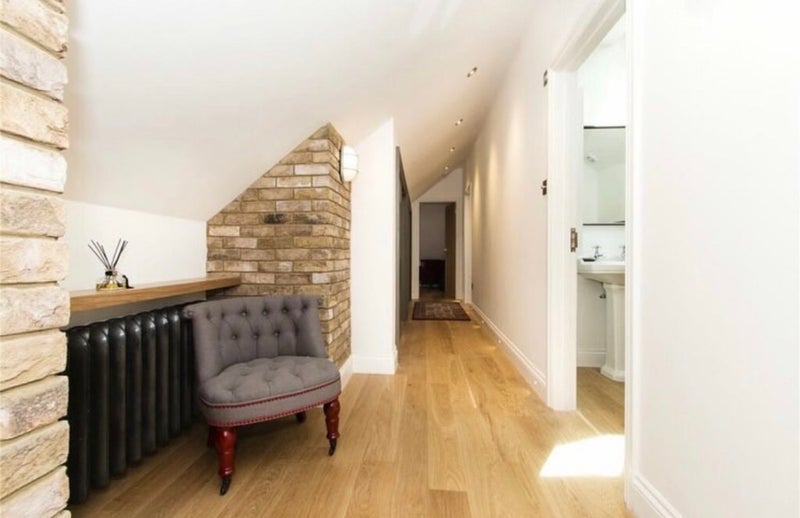 Room Rowhill Road in Greater London