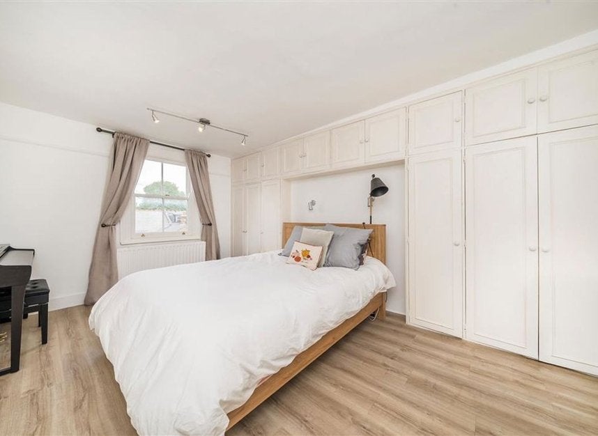 Flat Priory Road in Greater London