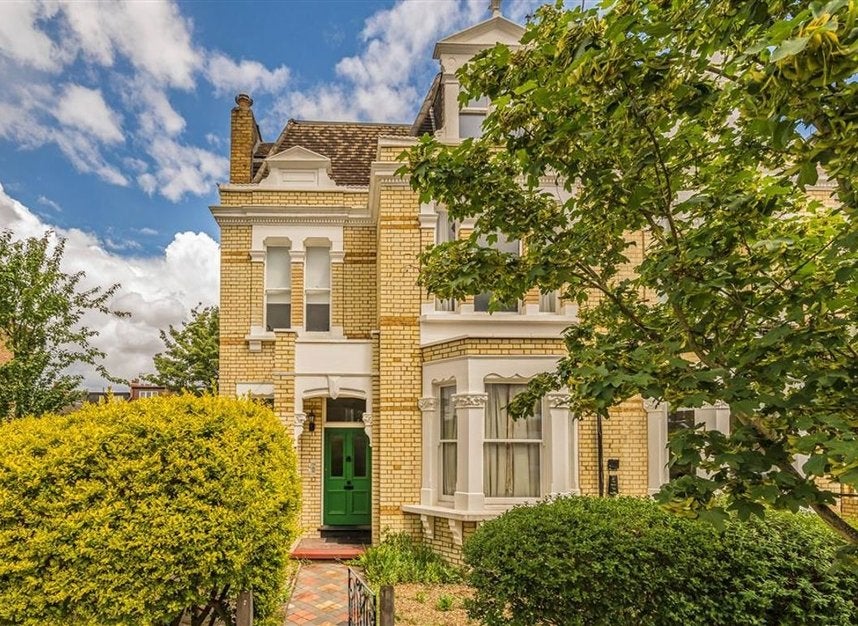 Flat Priory Road in Greater London
