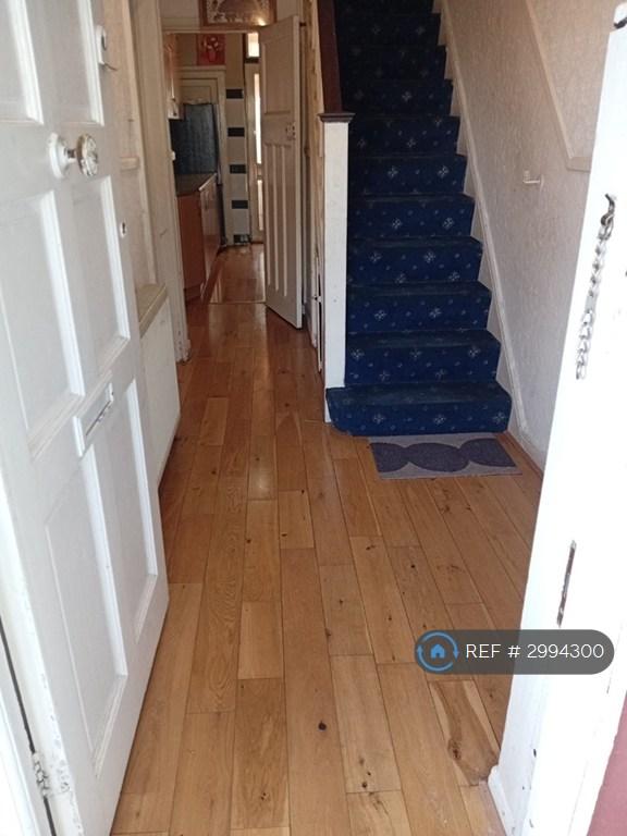 House Gantshill Crescent in Greater London