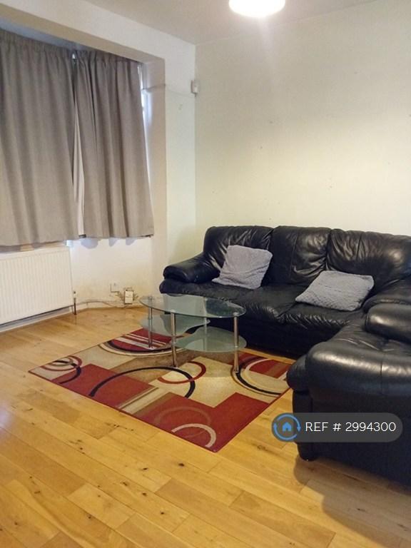 House Gantshill Crescent in Greater London
