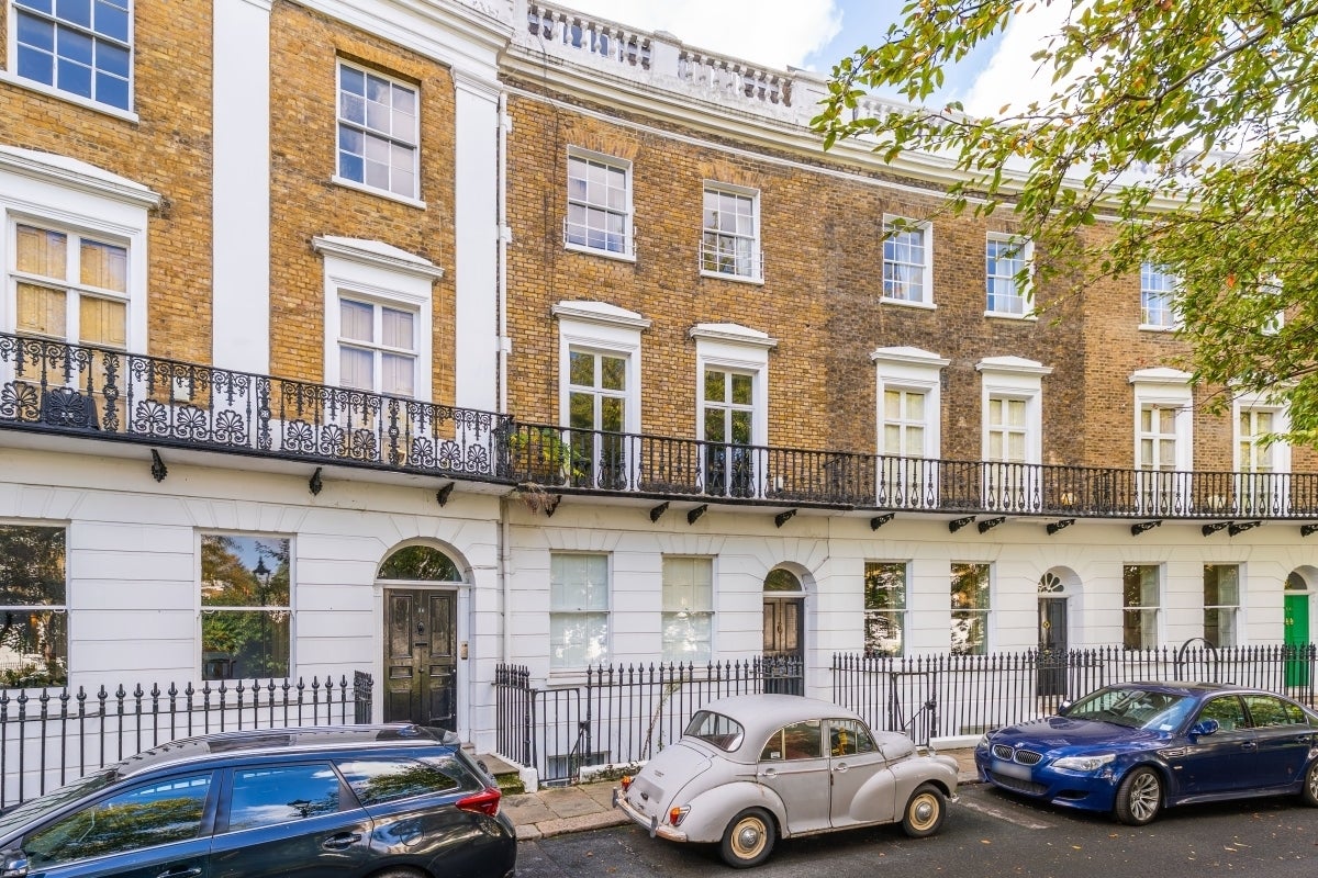 House Crescent Grove in Greater London