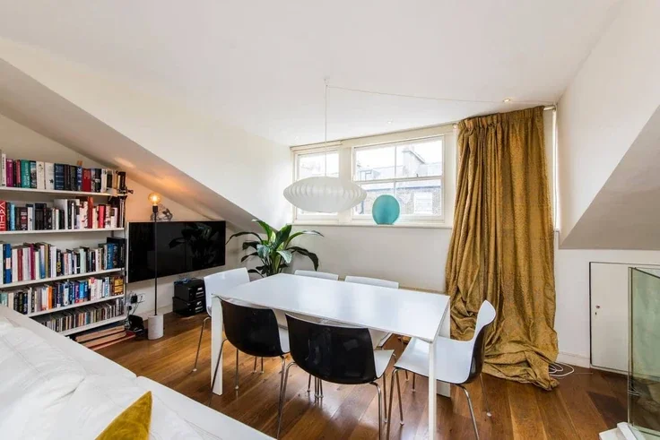 Flat Portobello Road in Greater London