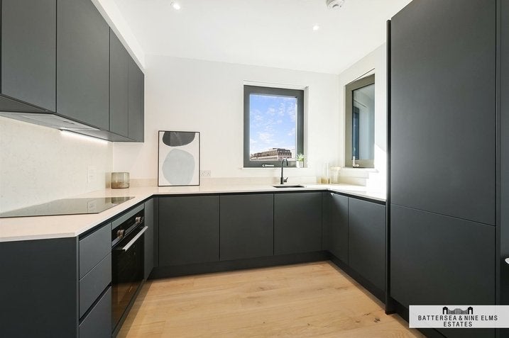 Flat Portobello Road in Greater London