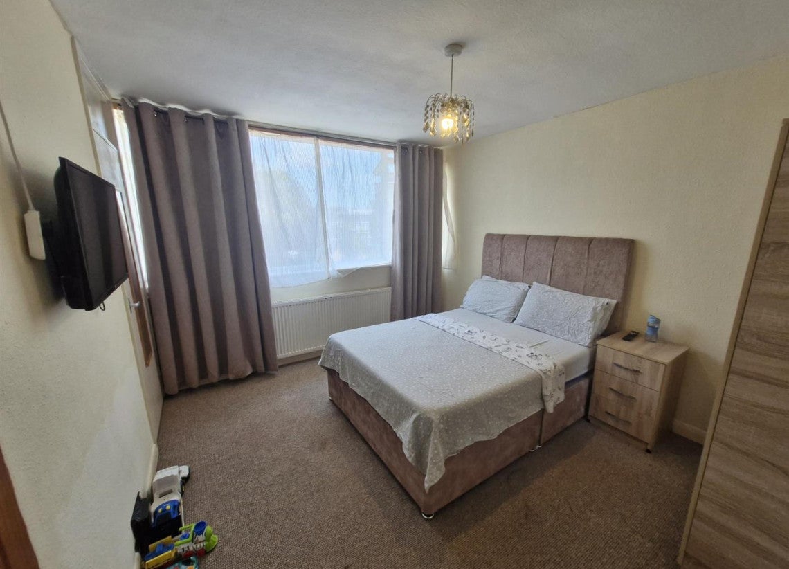 Flat Darnford Close in Coventry