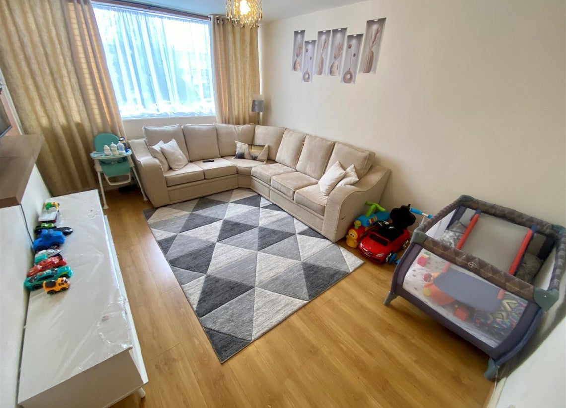 Flat Darnford Close in Coventry