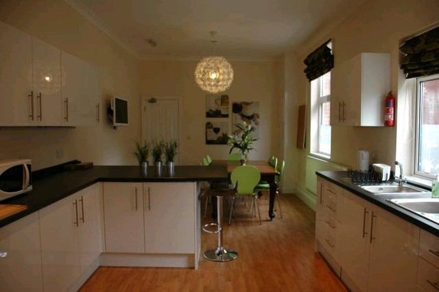 Room Queens Road in Nottingham
