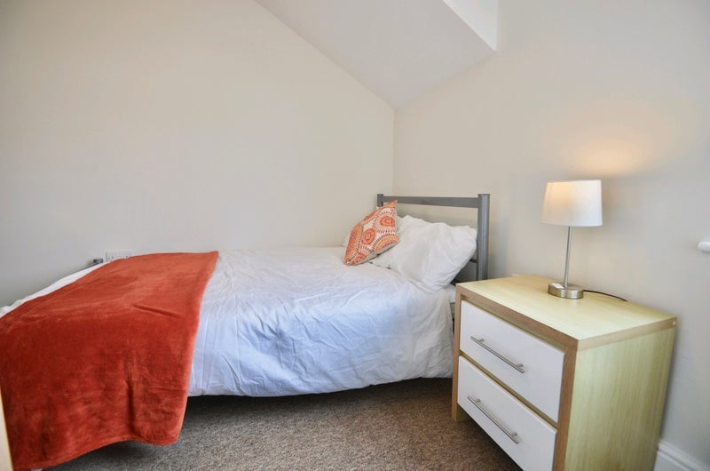 Room Queens Road in Nottingham