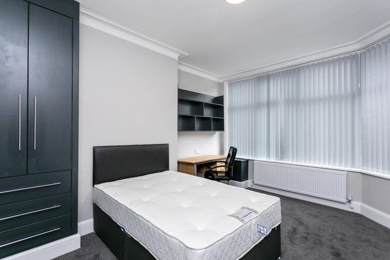 Room Banff Road in Manchester