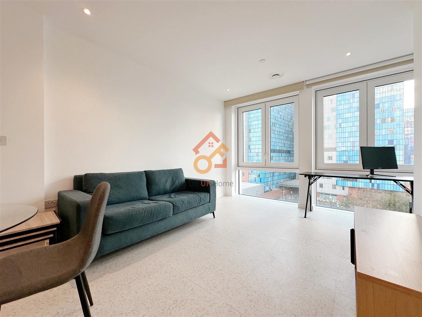 Flat Cendal Crescent in Greater London