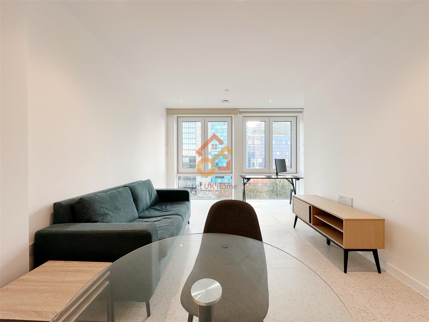 Flat Cendal Crescent in Greater London