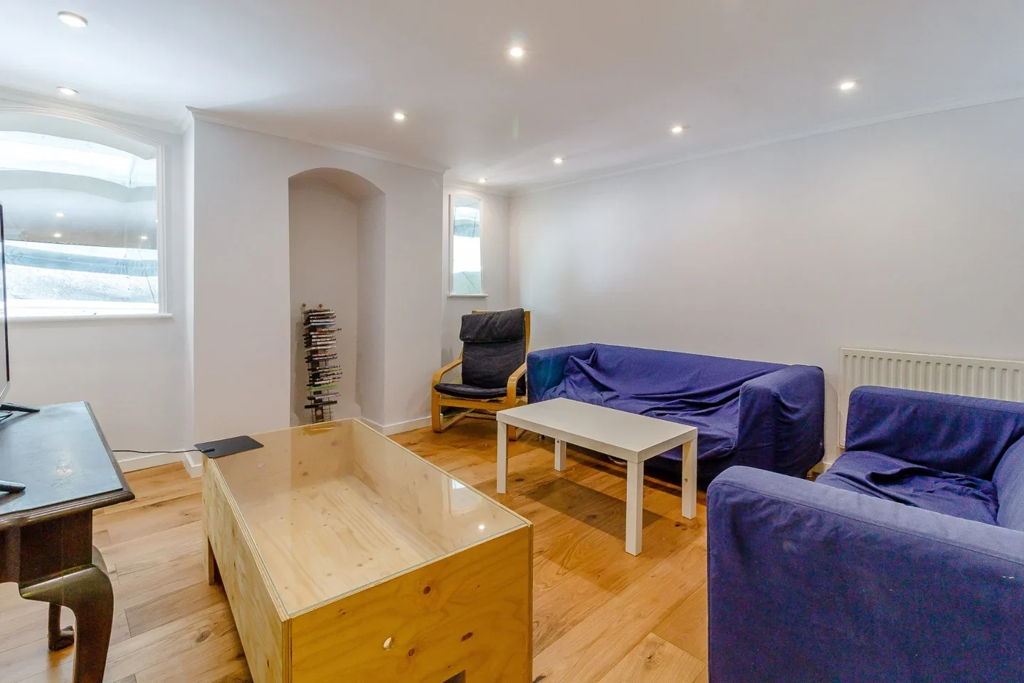 Room Knatchbull Road in Greater London