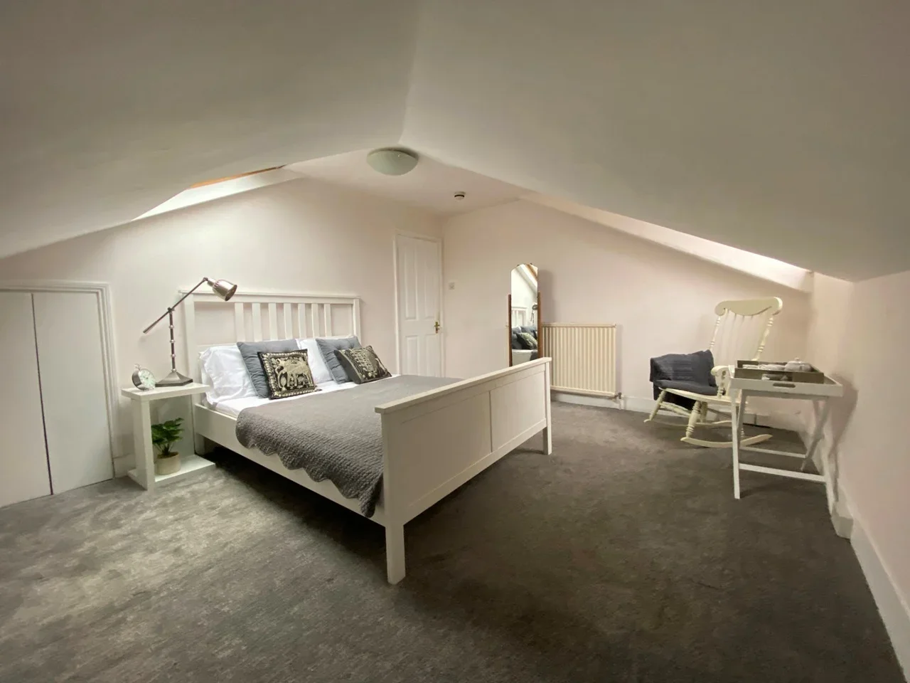 Room Knatchbull Road in Greater London